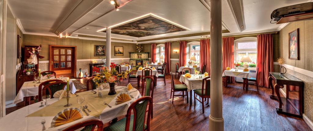 Landhotel Schwarzer Adler Suelzetal Экстерьер фото