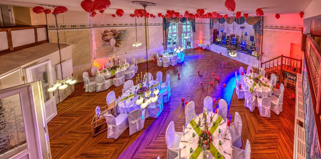 Landhotel Schwarzer Adler Suelzetal Экстерьер фото
