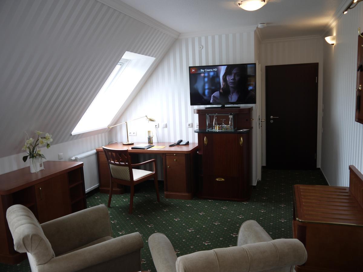 Landhotel Schwarzer Adler Suelzetal Экстерьер фото